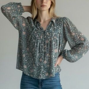 Susina By Anthropologie  Green Floral‎ Peasant Pin Tuck Style blouse sz S